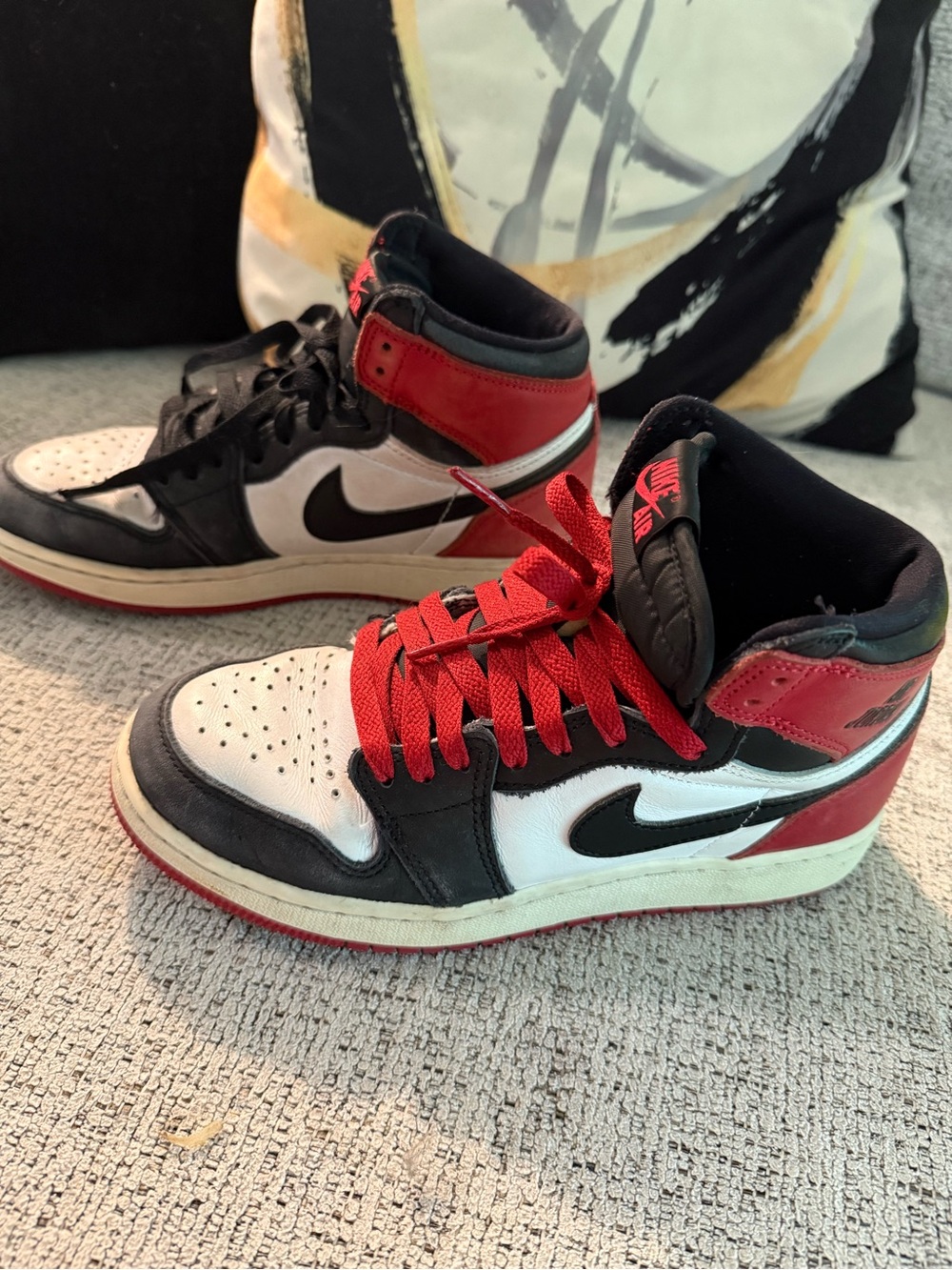 Nike Air Jordan 1 Retro High OG - Black/White/Red